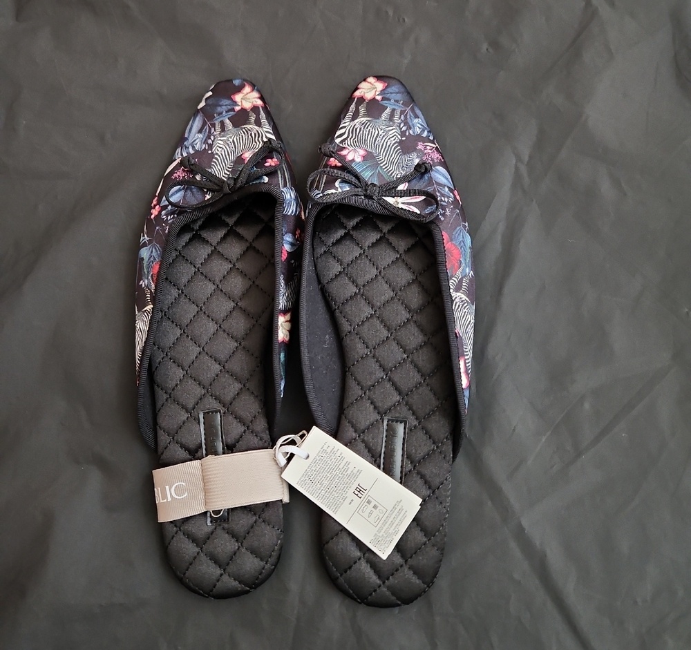 Banana Republic Women's Black Floral Flats